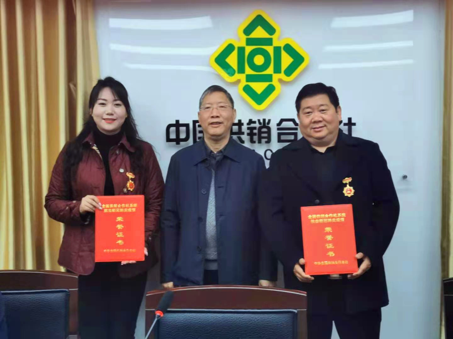 初心如磐赴戎机 仓库战场显担当——记全国供销合作社系统抗疫先进个人黄蓉、汪宗平